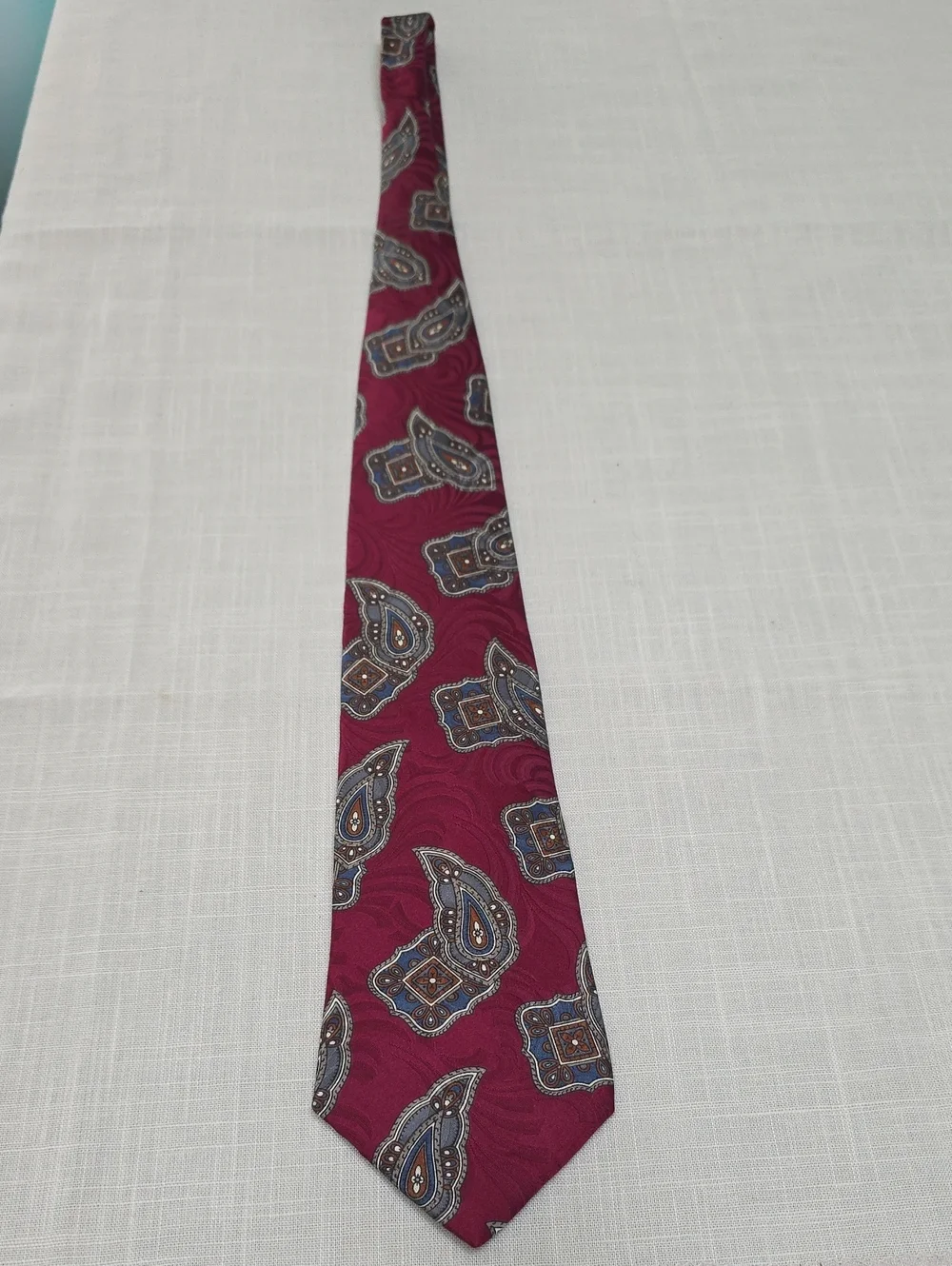 Vintage Don Loper 100% Silk Men's Burgundy Paisley Tie